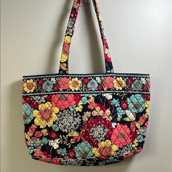 Vera Bradley Happy Snails Quilted Tote Bag - Picture 1 of 7